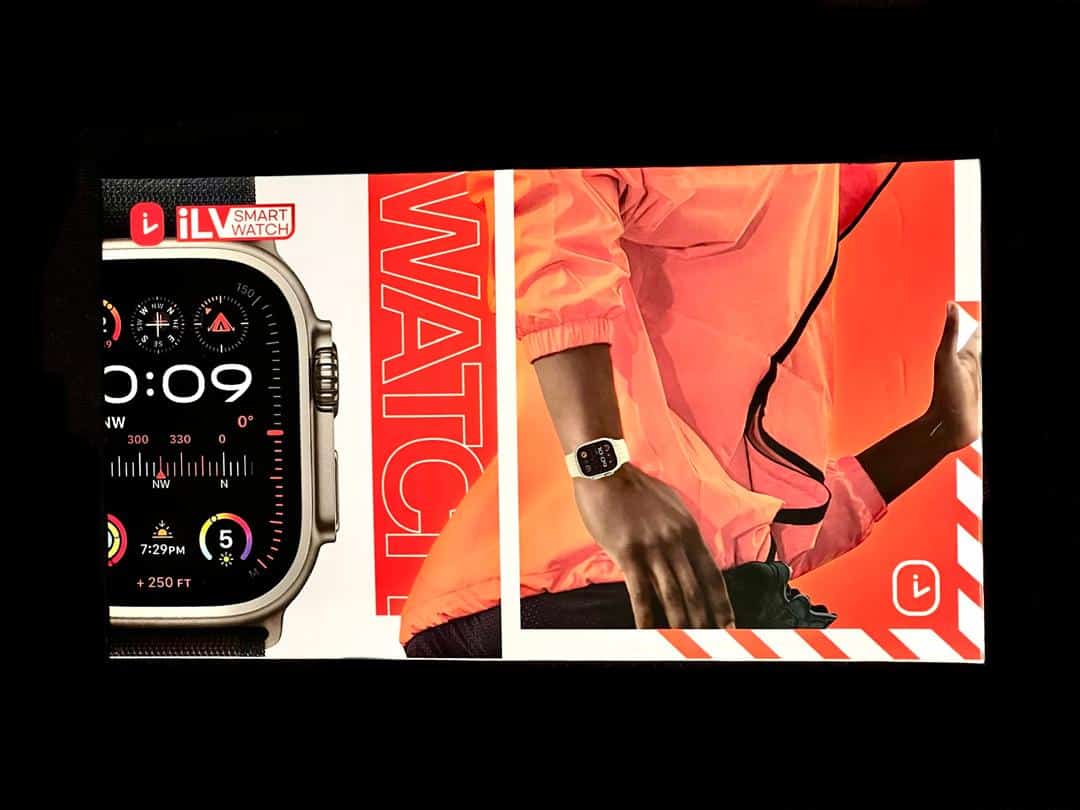 ساعت هوشمند آی‌ولِی با صفحه نمایش رنگی و طراحی اسپرت.